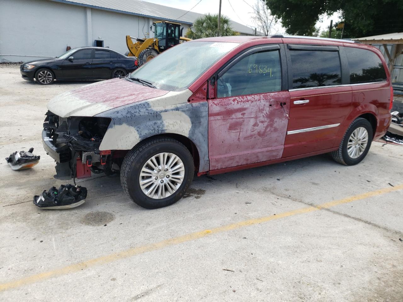 Photo 2 from auction – 2013 CHRYSLER TOWN & COU with VIN 2C4RC1GG8DR757974