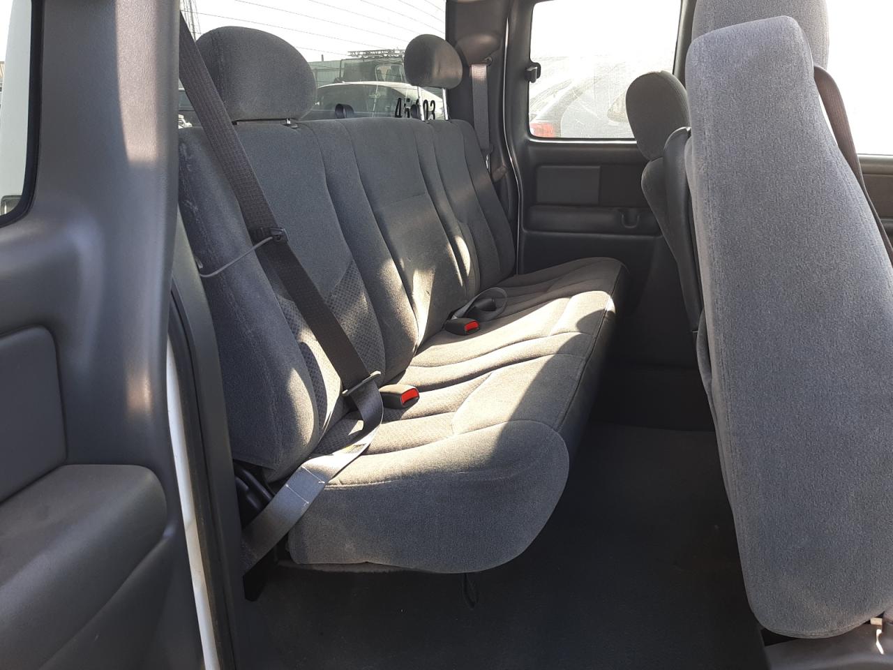 Photo 6 from auction – 2003 CHEVROLET SILVERADO with VIN 2GCEC19VX31122231