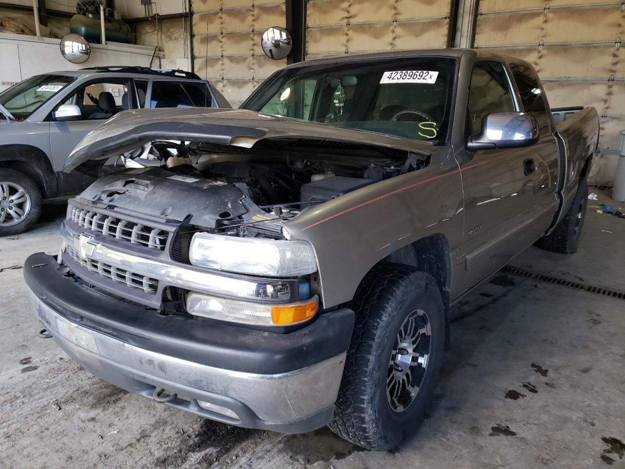 Photo 2 from auction – 2000 CHEVROLET SILVERADO with VIN 1GCEK19T8YE419215