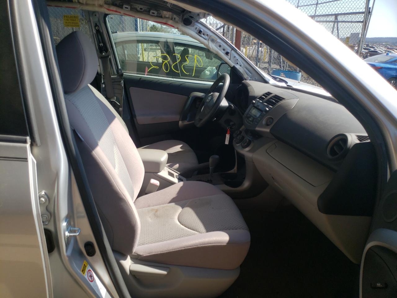 Photo 5 from auction – 2007 TOYOTA RAV4 with VIN JTMBD33V375104081