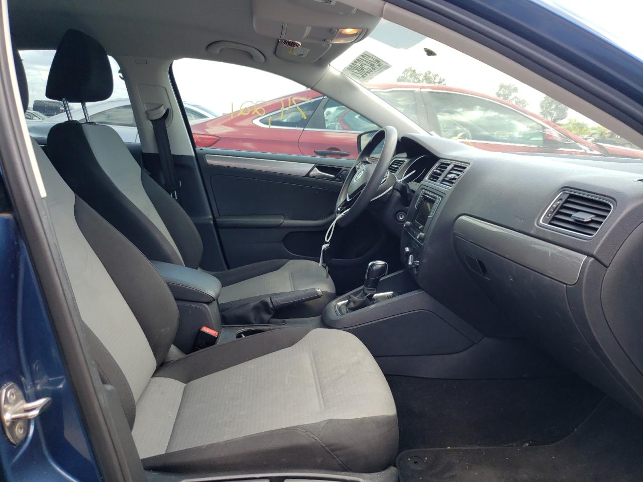 Photo 5 from auction – 2017 VOLKSWAGEN JETTA S with VIN 3VW2B7AJ4HM307793