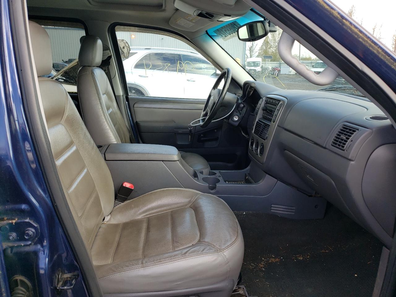 Photo 5 from auction – 2005 FORD EXPLORER X with VIN 1FMZU73K95UB88059