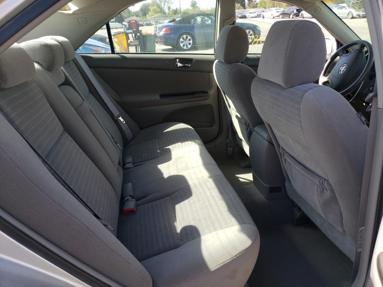 Photo 6 from auction – 2005 TOYOTA CAMRY LE with VIN 4T1BF30K65U598648