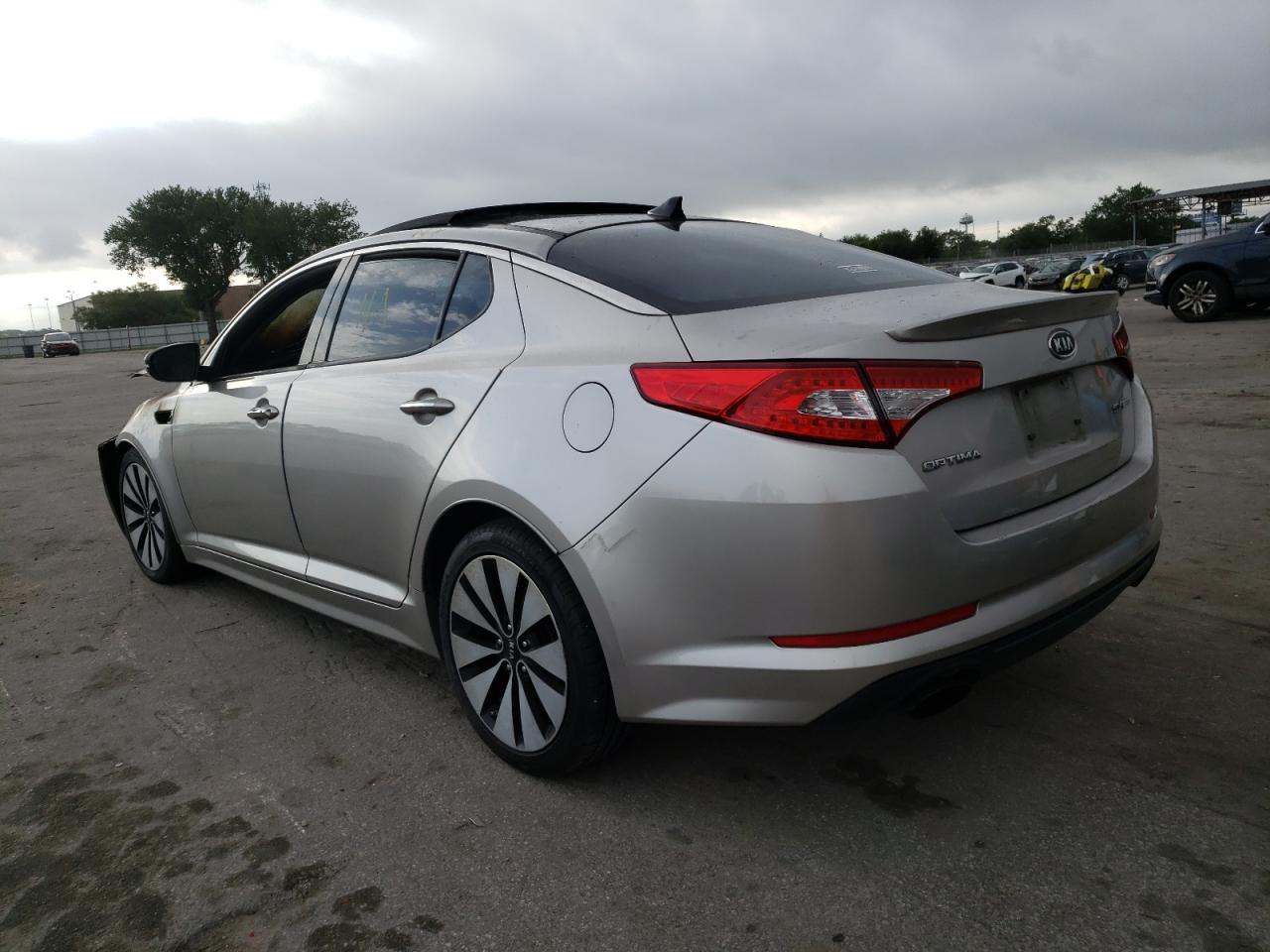 Photo 3 from auction – 2011 KIA OPTIMA SX with VIN KNAGR4A69B5164798