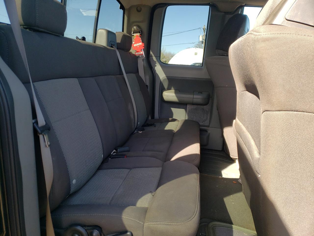 Photo 6 from auction – 2006 FORD F150 with VIN 1FTPX14506NB80419