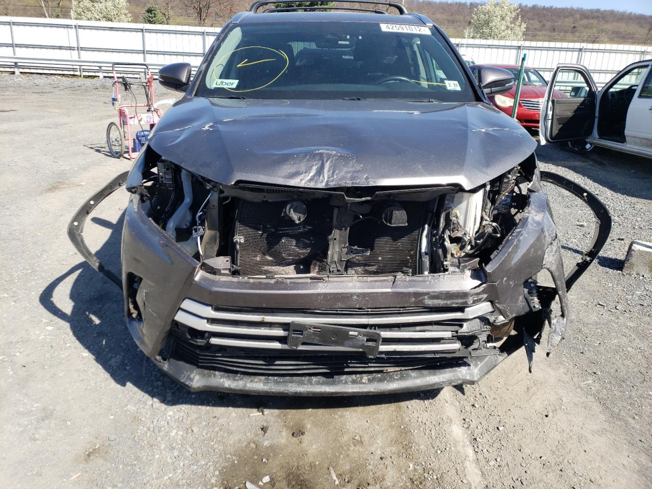 Photo 9 from auction – 2018 TOYOTA HIGHLANDER with VIN 5TDJZRFH5JS498660