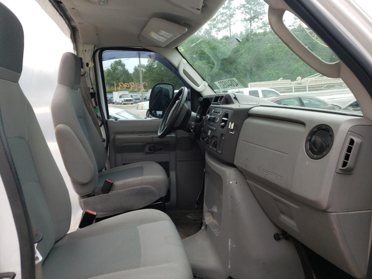 Photo 5 from auction – 2015 FORD ECONOLINE with VIN 1FDWE3FS9FDA33114