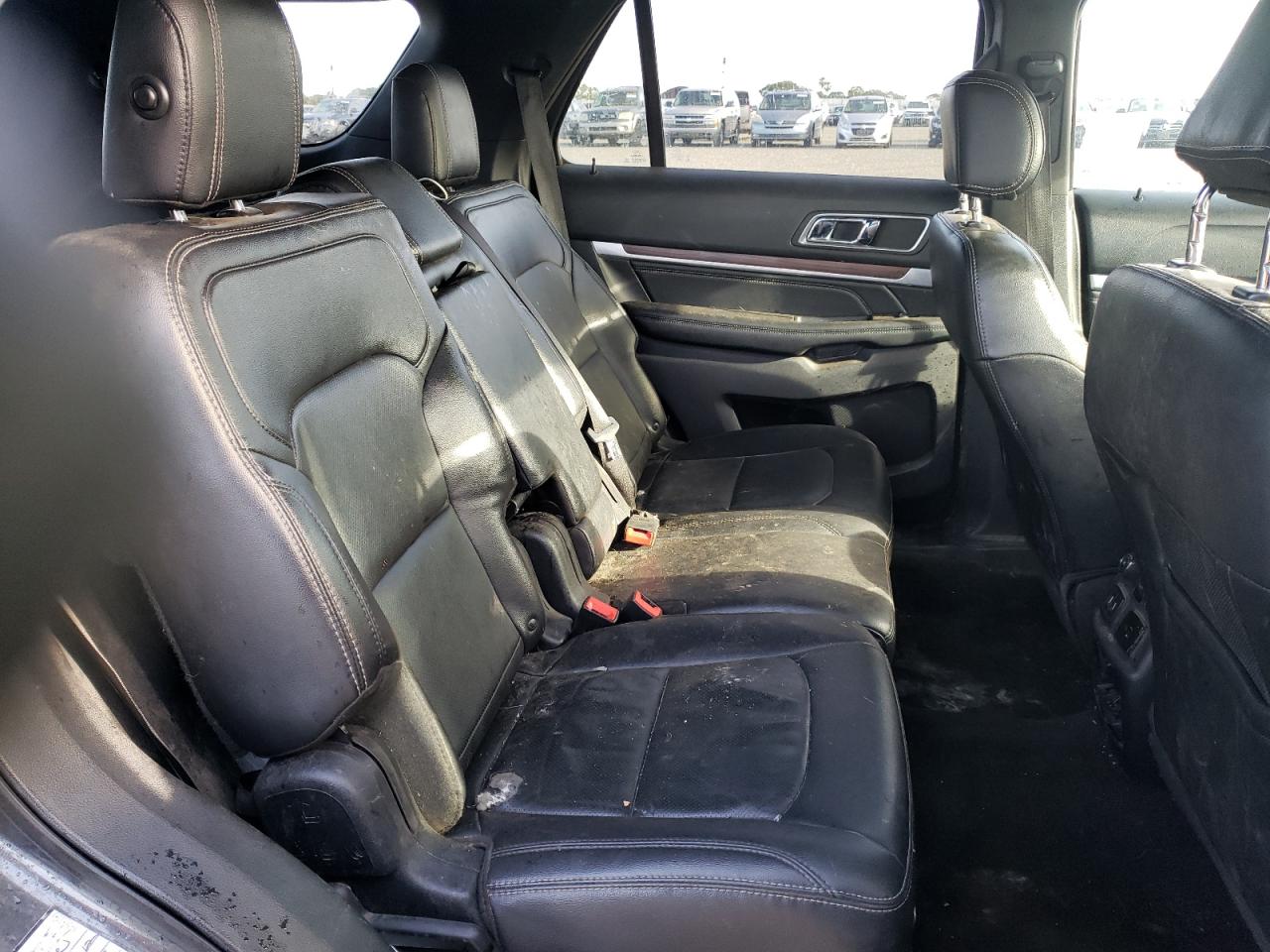 Photo 6 from auction – 2017 FORD EXPLORER L with VIN 1FM5K8F82HGC39169