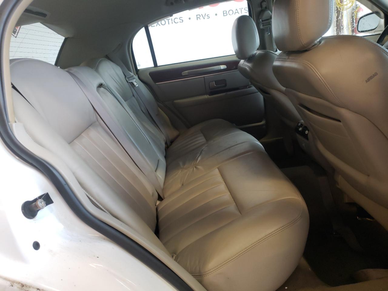 Photo 6 from auction – 2003 LINCOLN TOWN CAR E with VIN 1LNHM81W23Y705232