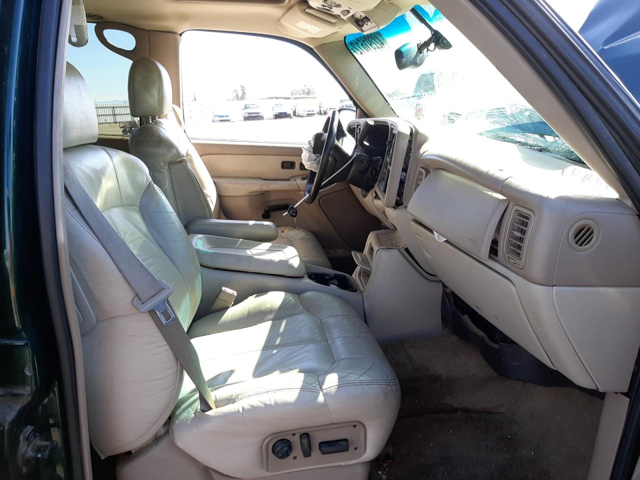 Photo 5 from auction – 2002 CHEVROLET SUBURBAN K with VIN 3GNFK16T42G322934
