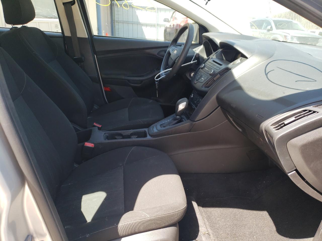 Photo 5 from auction – 2015 FORD FOCUS with VIN 1FADP3E20FL247864