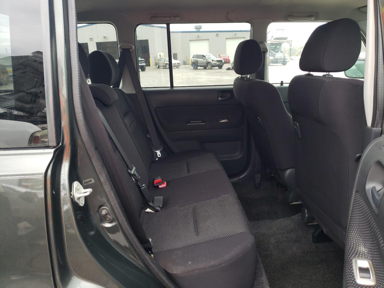 Photo 6 from auction – 2005 TOYOTA SCION XB with VIN JTLKT324650190433