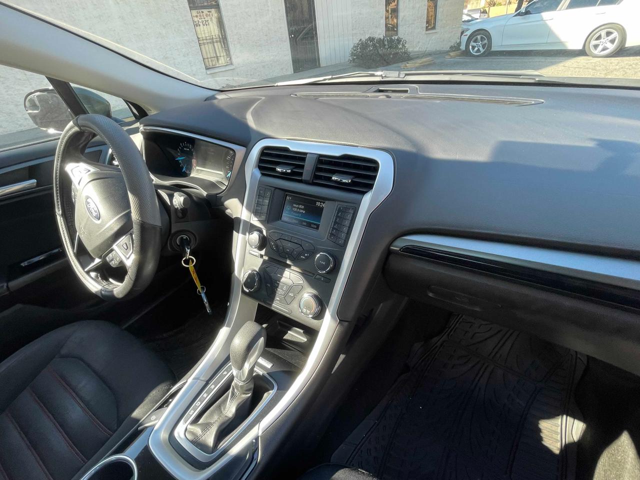 Photo 9 from auction – 2015 FORD FUSION SE with VIN 3FA6P0H74FR295142