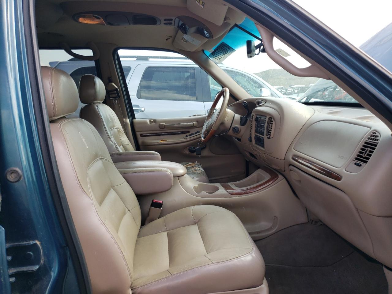 Photo 5 from auction – 1998 LINCOLN NAVIGATOR with VIN 5LMPU28LXWLJ14956