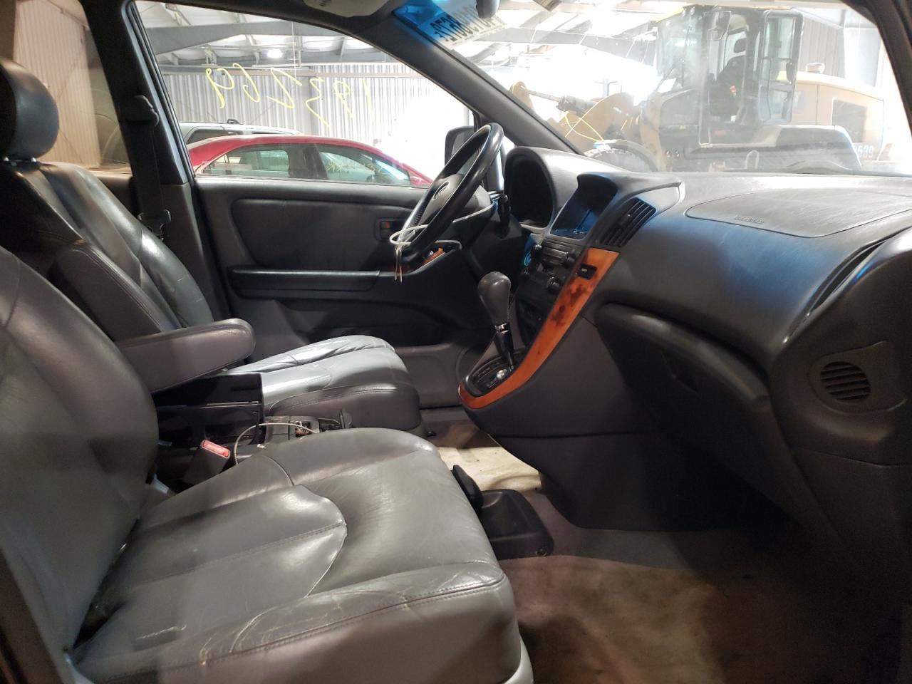 Photo 5 from auction – 1999 LEXUS RX 300 with VIN JT6HF10U7X0092574
