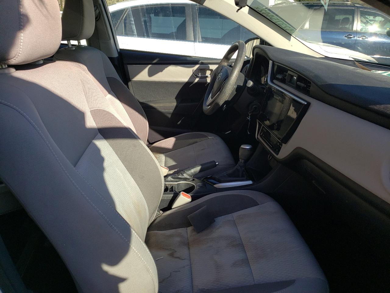 Photo 5 from auction – 2017 TOYOTA COROLLA L with VIN 2T1BURHE7HC817744