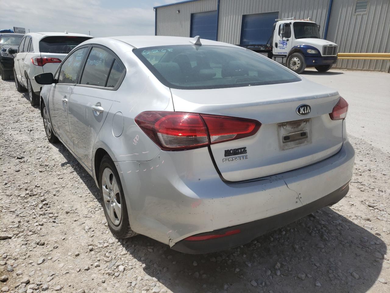 Photo 3 from auction – 2017 KIA FORTE LX with VIN 3KPFK4A78HE068461