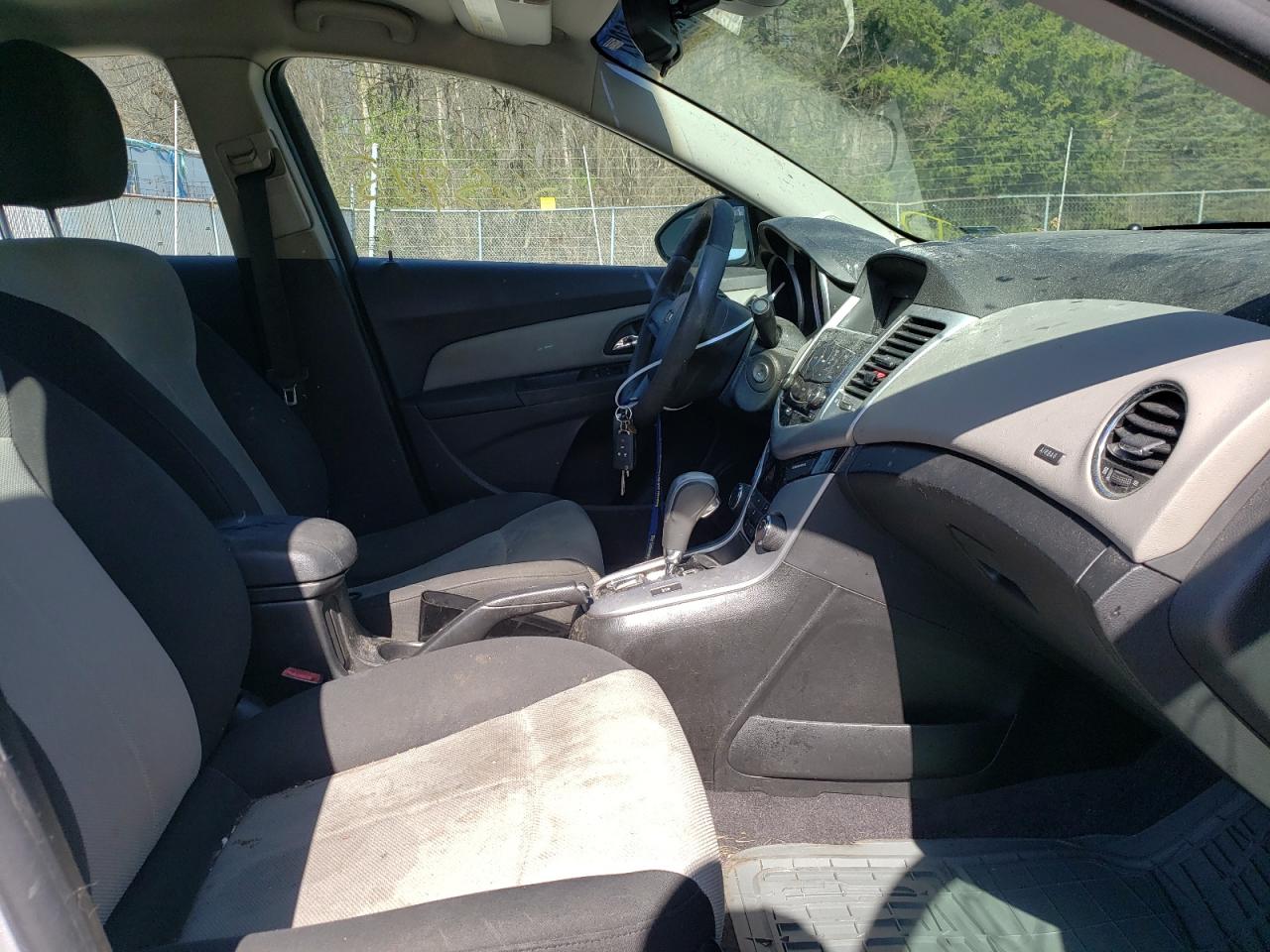 Photo 5 from auction – 2011 CHEVROLET CRUZE LS with VIN 1G1PC5SH2B7139555