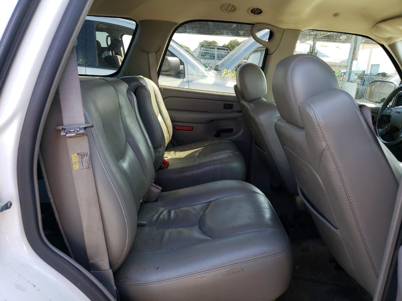 Photo 6 from auction – 2005 GMC YUKON with VIN 1GKEK13T75J155274
