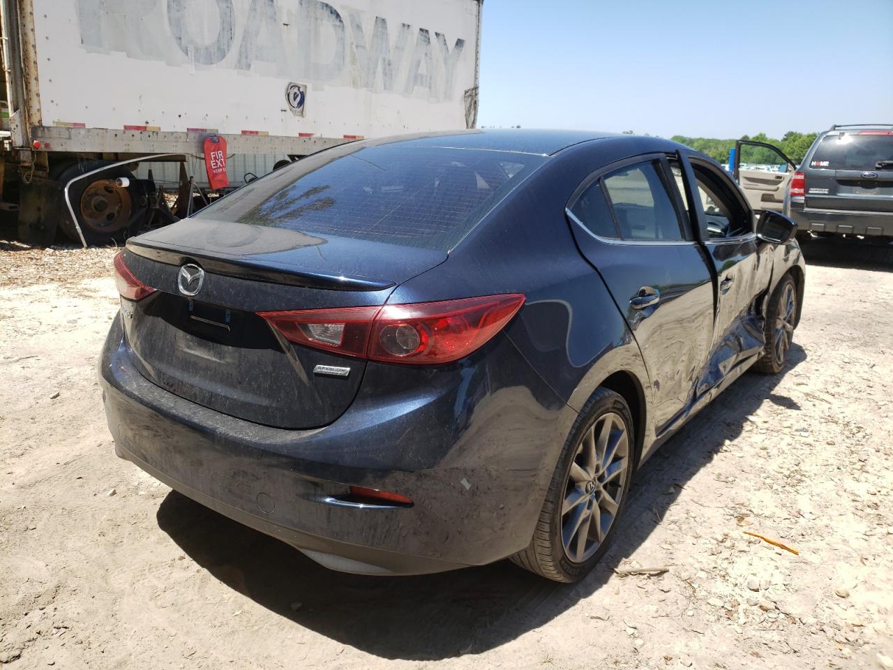 Photo 4 from auction – 2018 MAZDA 3 TOURING with VIN 3MZBN1V36JM172001
