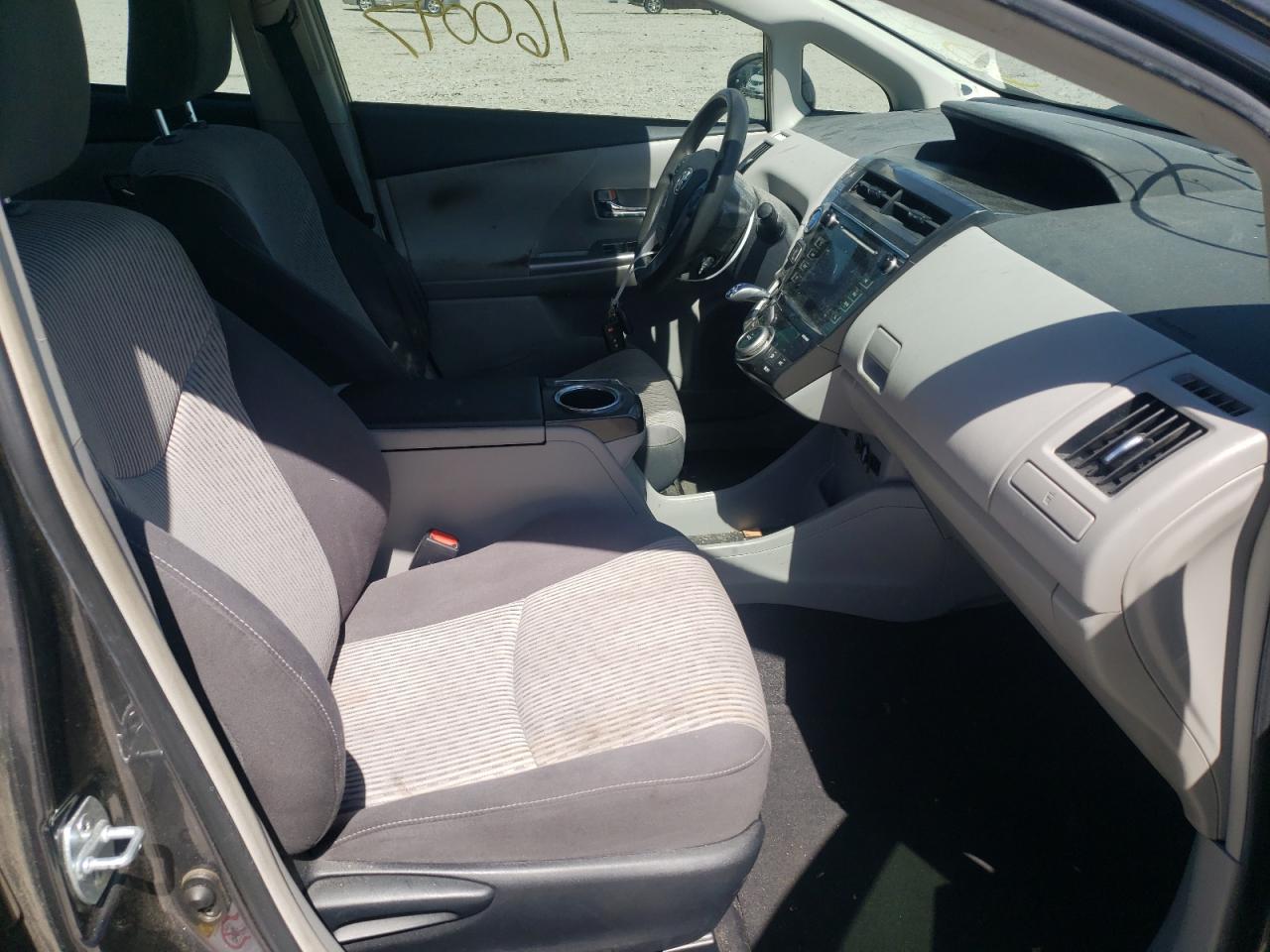 Photo 5 from auction – 2015 TOYOTA PRIUS V with VIN JTDZN3EU9FJ039971