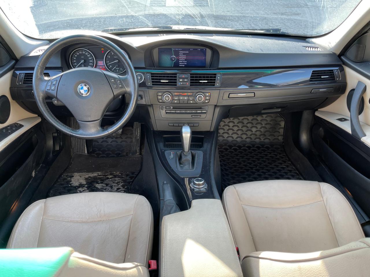 Photo 9 from auction – 2010 BMW 328 XI with VIN WBAPK7C58AA458290