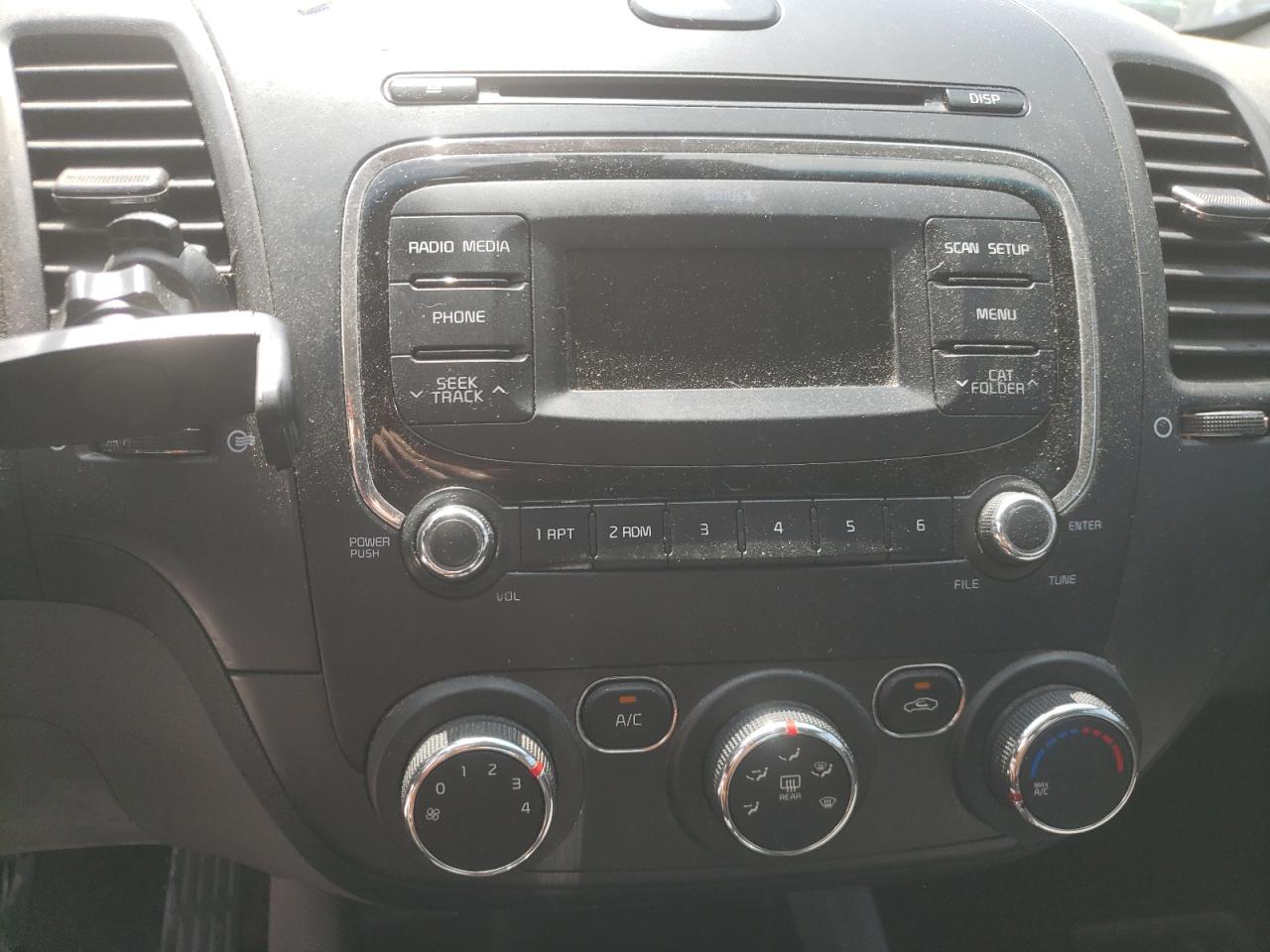 Photo 9 from auction – 2017 KIA FORTE LX with VIN 3KPFK4A78HE068461