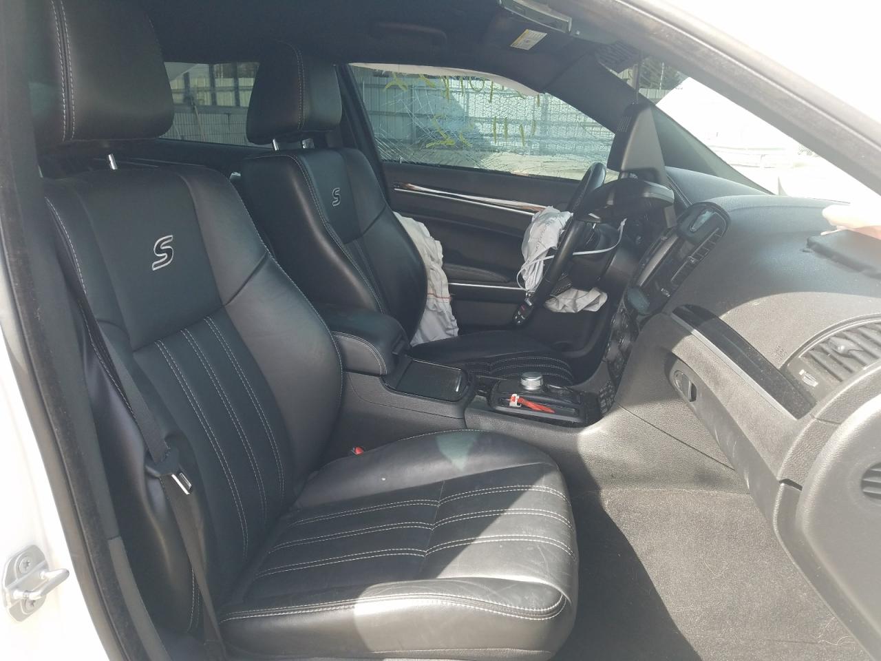 Photo 5 from auction – 2019 CHRYSLER 300 S with VIN 2C3CCAGG3KH586063