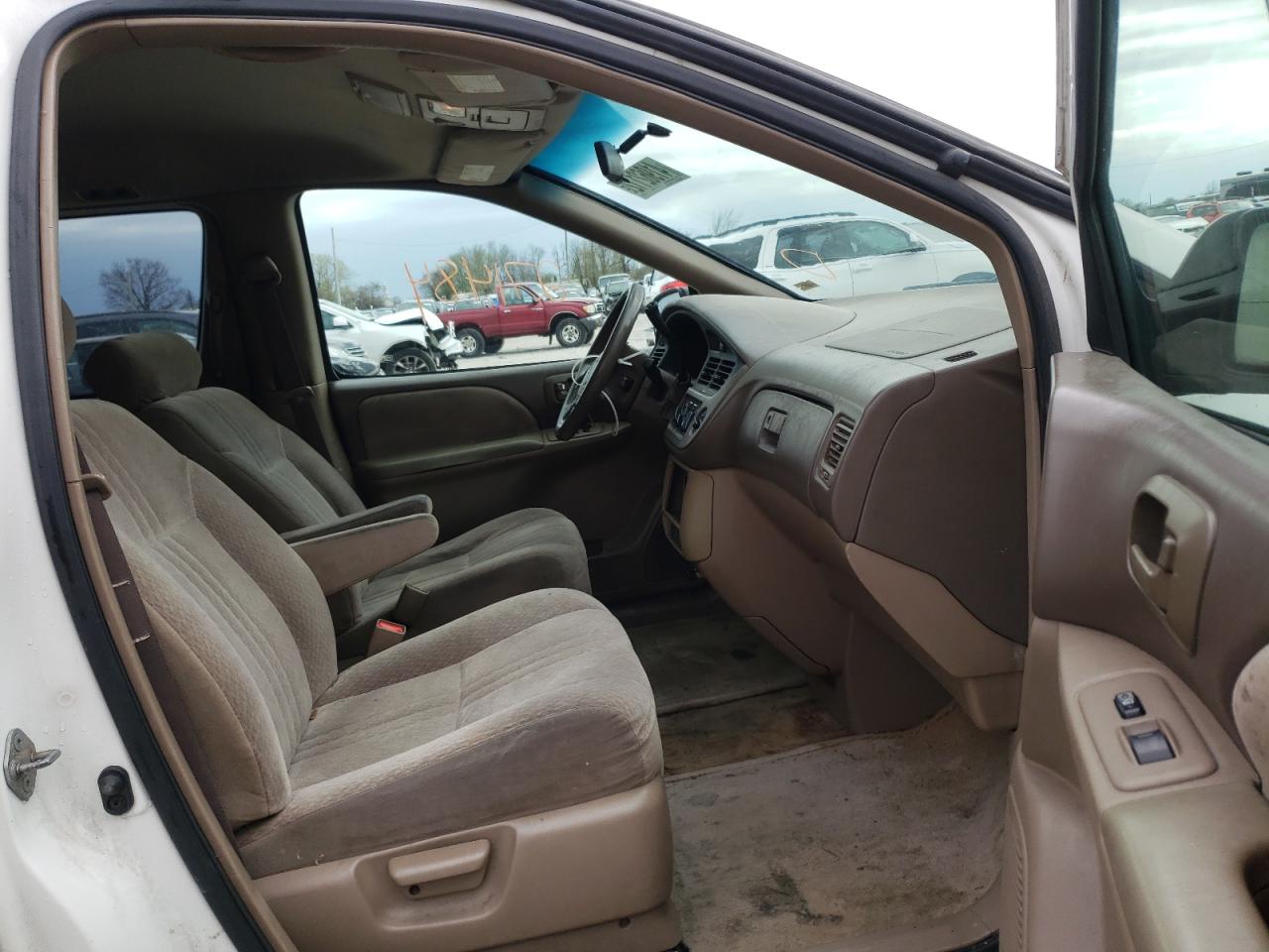 Photo 5 from auction – 2003 TOYOTA SIENNA CE with VIN 4T3ZF19C93U520092