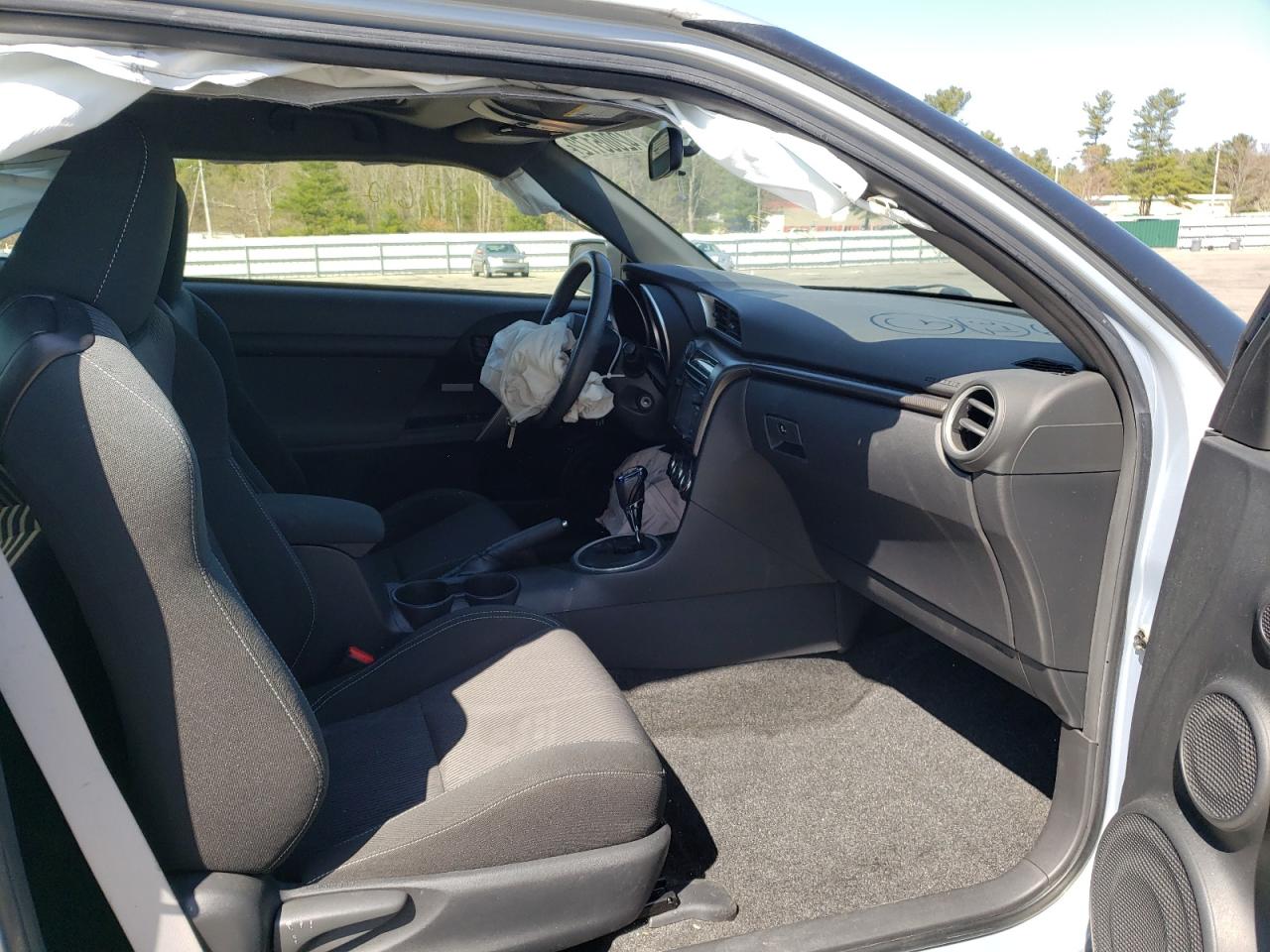 Photo 5 from auction – 2014 TOYOTA SCION TC with VIN JTKJF5C78E3072488