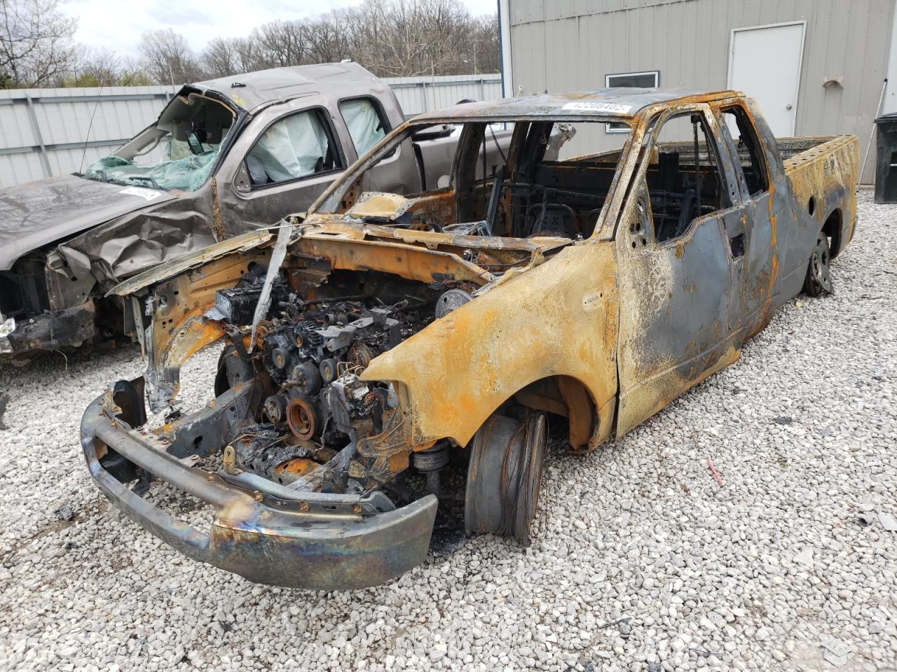 Photo 2 from auction – 2004 FORD F150 with VIN 1FTPX12564NB85687
