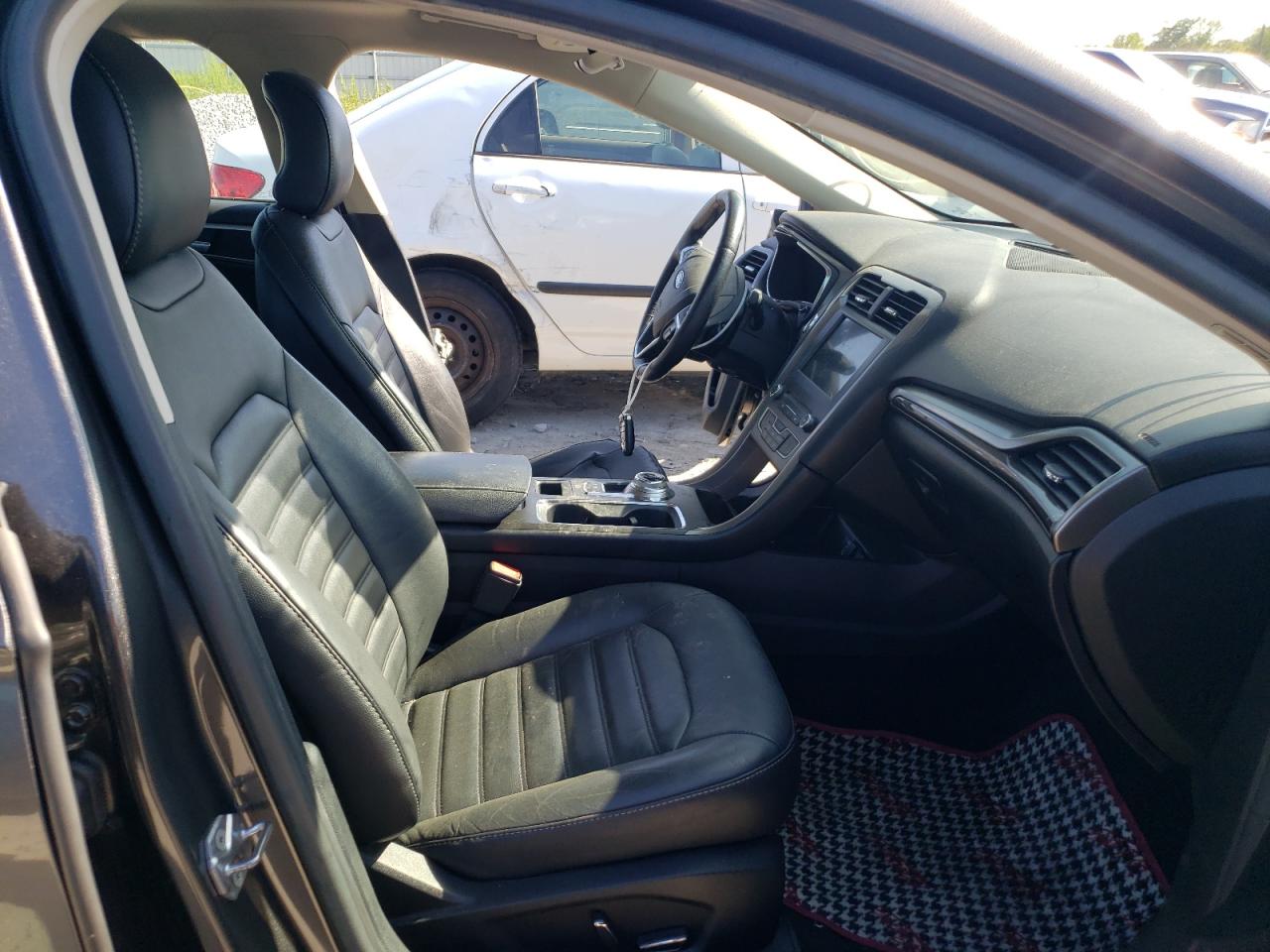 Photo 5 from auction – 2017 FORD FUSION SE with VIN 3FA6P0T92HR200234