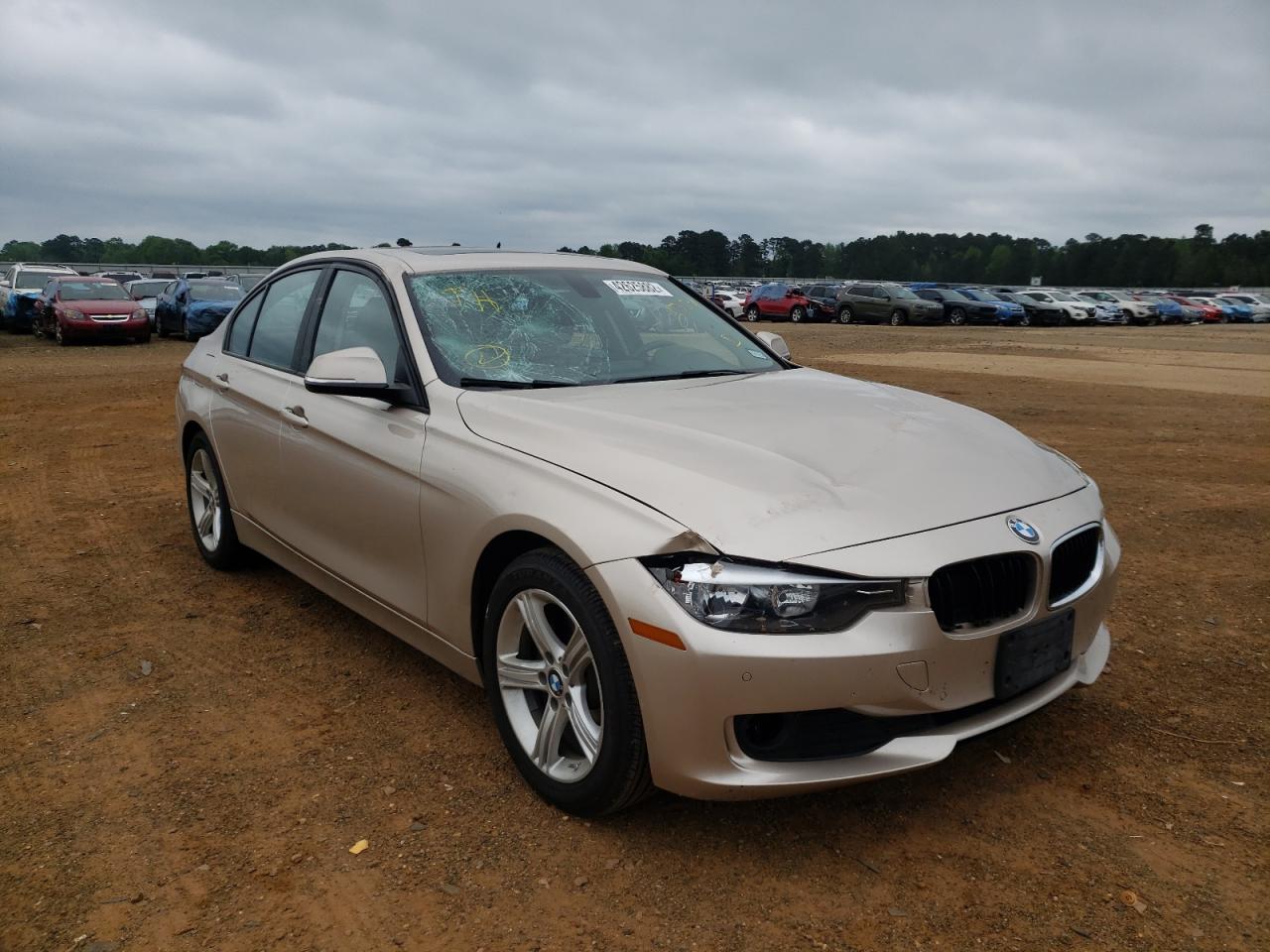 BMW 320 I 2015 z numerem VIN WBA3B1C54FK141054 - Zdjęcie z aukcji