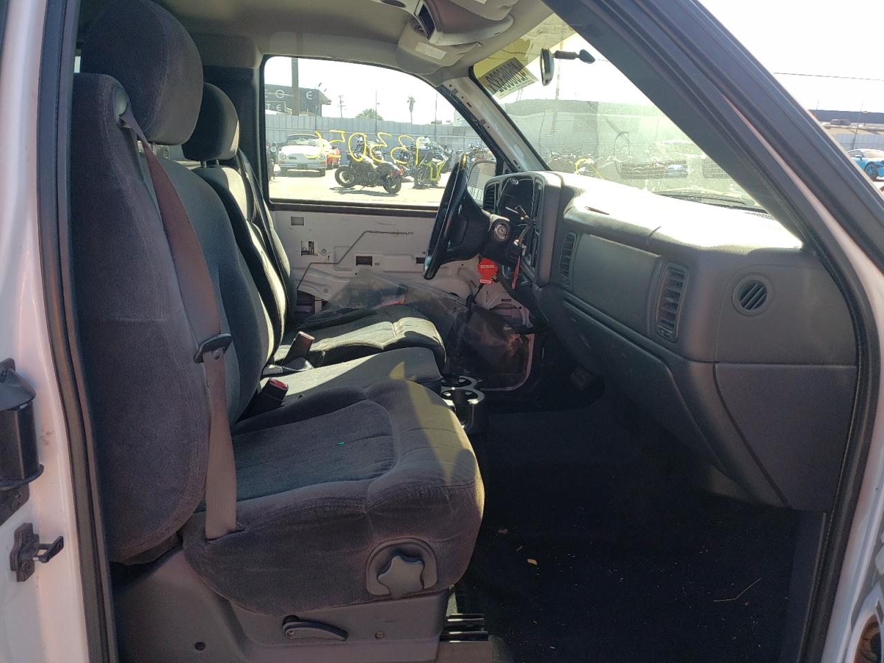 Photo 5 from auction – 2002 CHEVROLET SILVERADO with VIN 2GCEC19T421409500