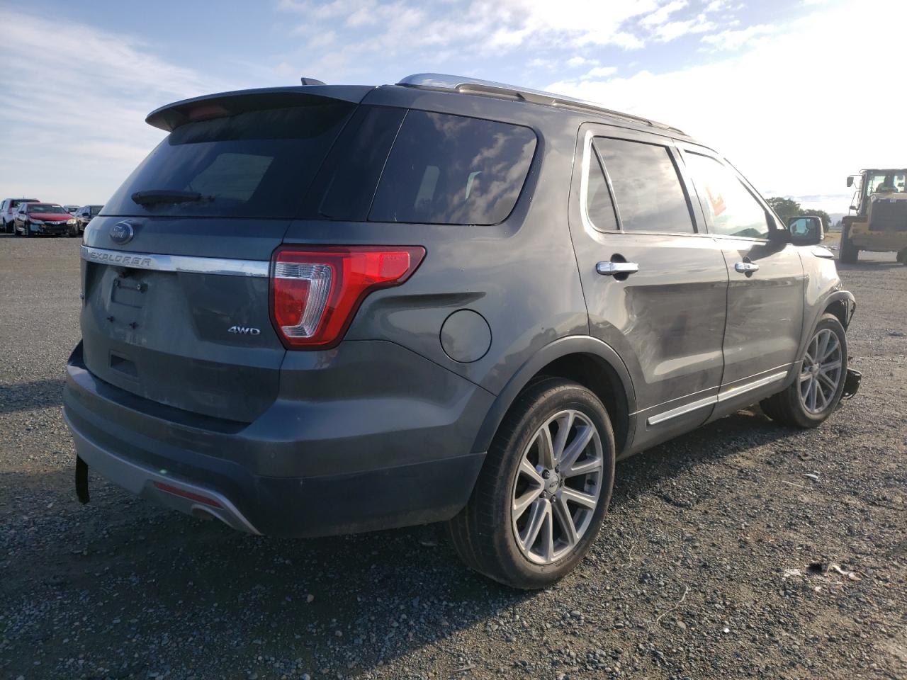 Photo 4 from auction – 2017 FORD EXPLORER L with VIN 1FM5K8F82HGC39169