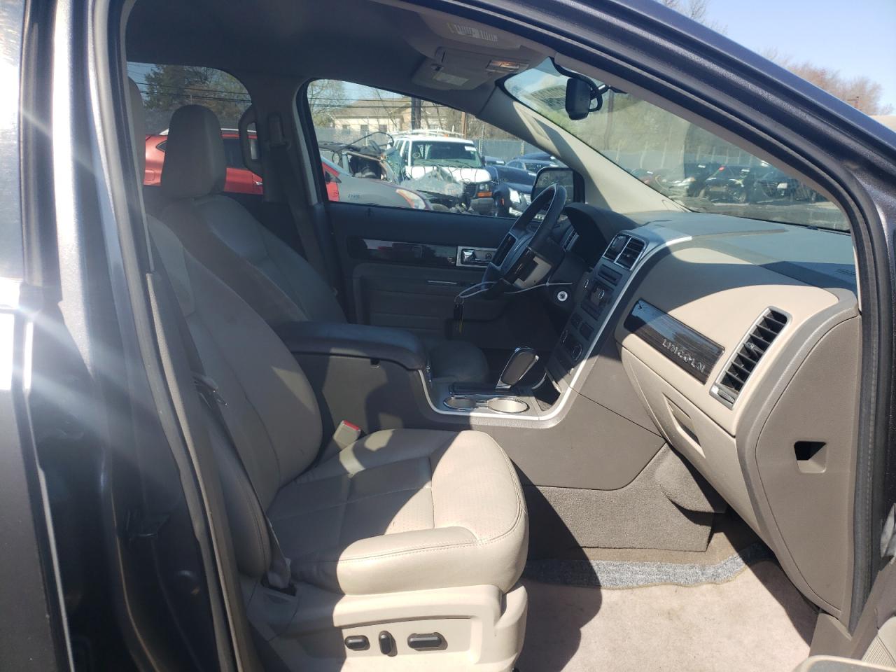 Foto 5 de la subasta – 2009 LINCOLN MKX con VIN 2LMDU68C69BJ11154