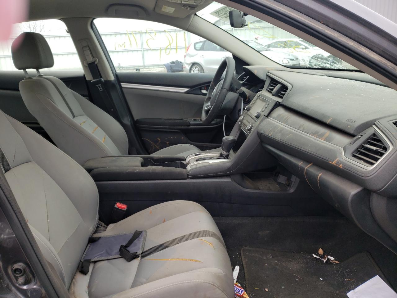 Photo 5 from auction – 2017 HONDA CIVIC LX with VIN 19XFC2F5XHE036135