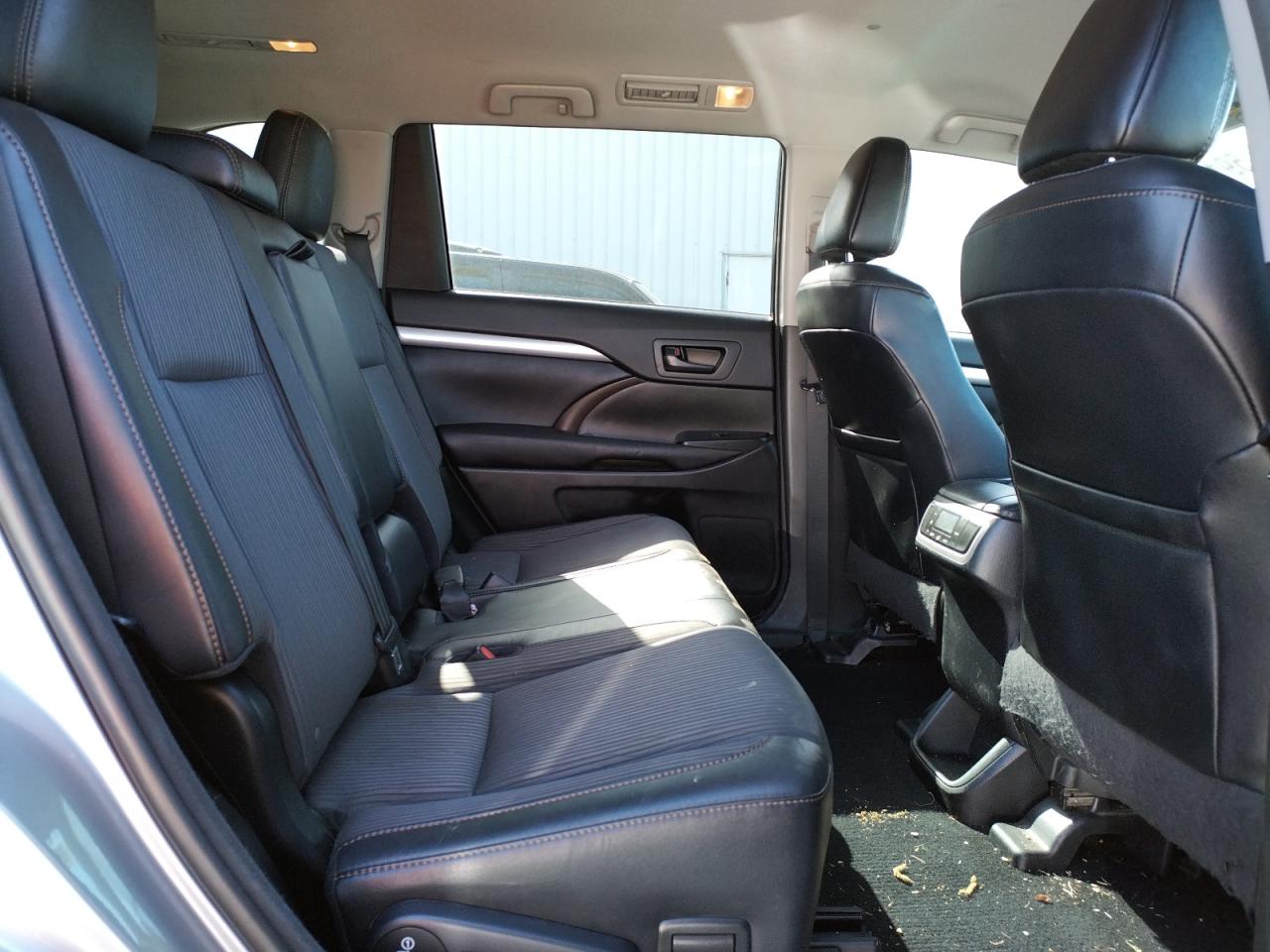 Photo 6 from auction – 2016 TOYOTA HIGHLANDER with VIN 5TDZKRFH4GS178598