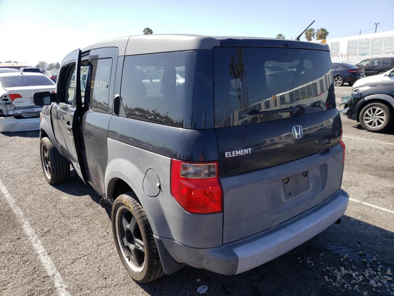 Photo 3 from auction – 2005 HONDA ELEMENT LX with VIN 5J6YH183X5L013001