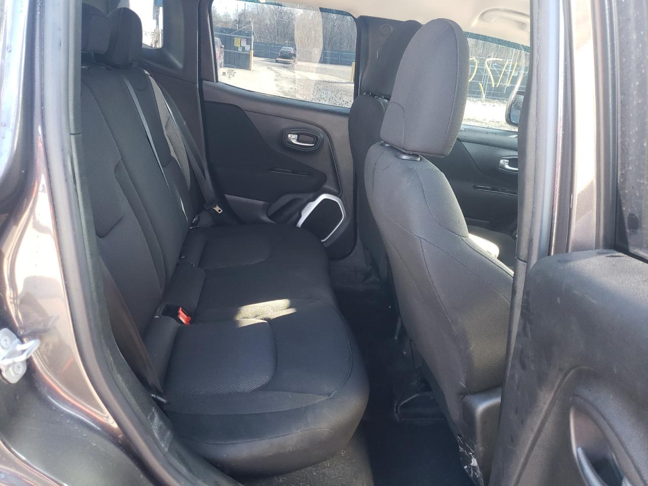 Photo 6 from auction – 2018 JEEP RENEGADE S with VIN ZACCJBAB5JPJ00982