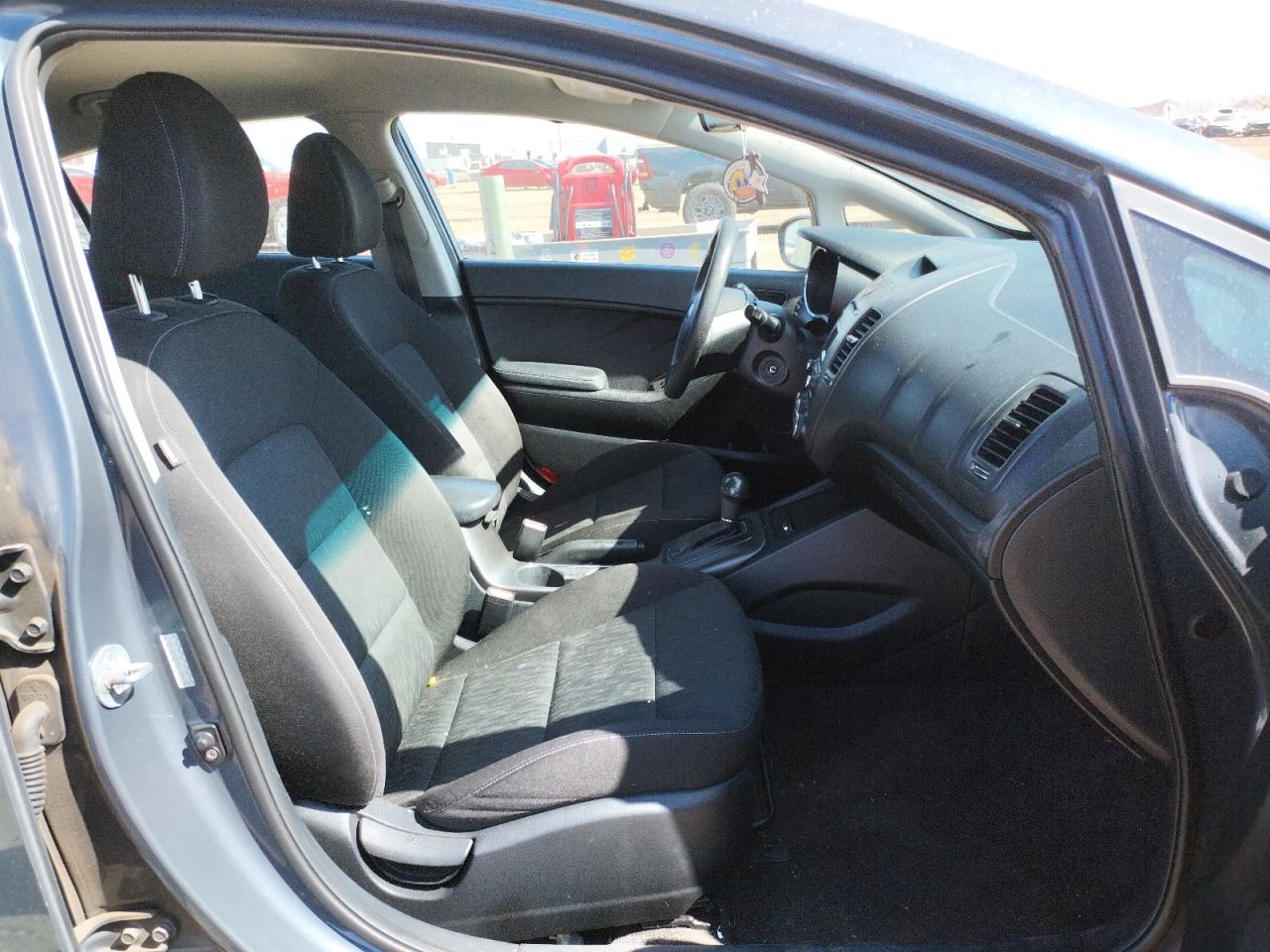 Photo 5 from auction – 2016 KIA FORTE LX with VIN KNAFK4A66G5493661