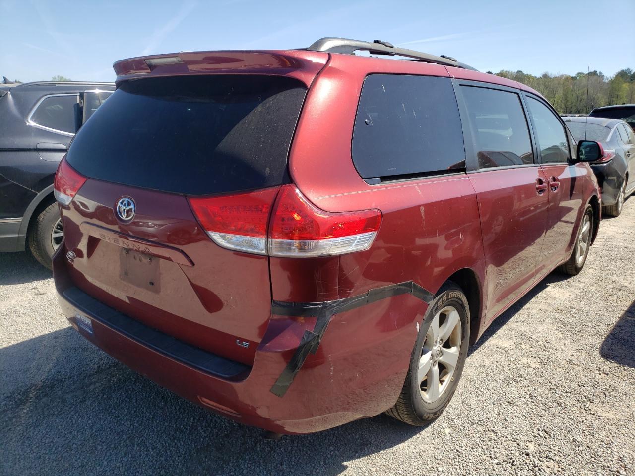 Photo 4 from auction – 2011 TOYOTA SIENNA LE with VIN 5TDKK3DC7BS037927