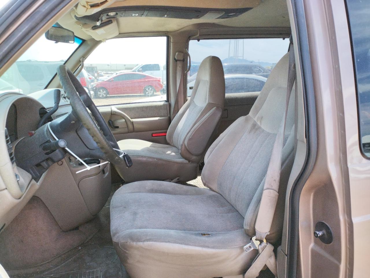 Photo 5 from auction – 2002 GMC SAFARI XT with VIN 1GKDM19X42B504705