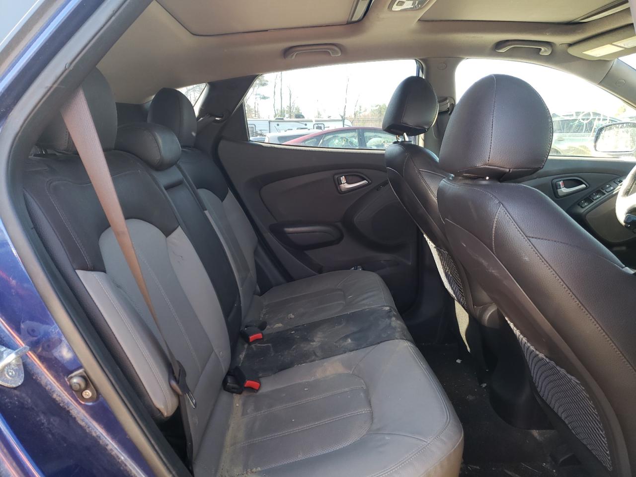 Photo 6 from auction – 2011 HYUNDAI TUCSON GLS with VIN KM8JUCAC2BU191317