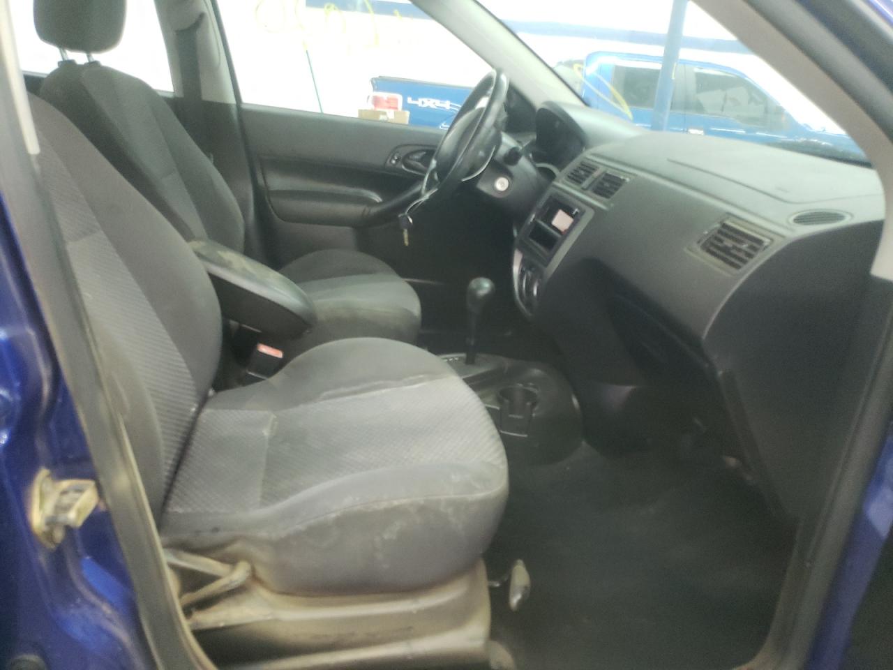 Photo 5 from auction – 2005 FORD FOCUS ZX5 with VIN 3FAFP37N35R138167