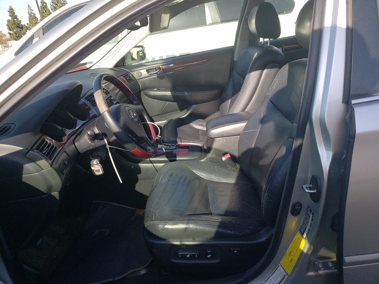 Photo 5 from auction – 2004 LEXUS ES 330 with VIN JTHBA30G045034015