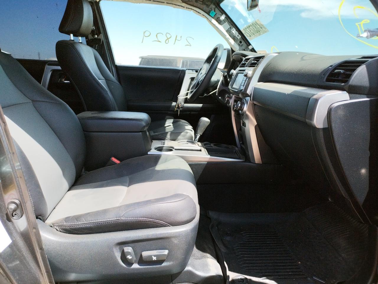 Photo 5 from auction – 2018 TOYOTA 4RUNNER SR with VIN JTEZU5JR1J5173144
