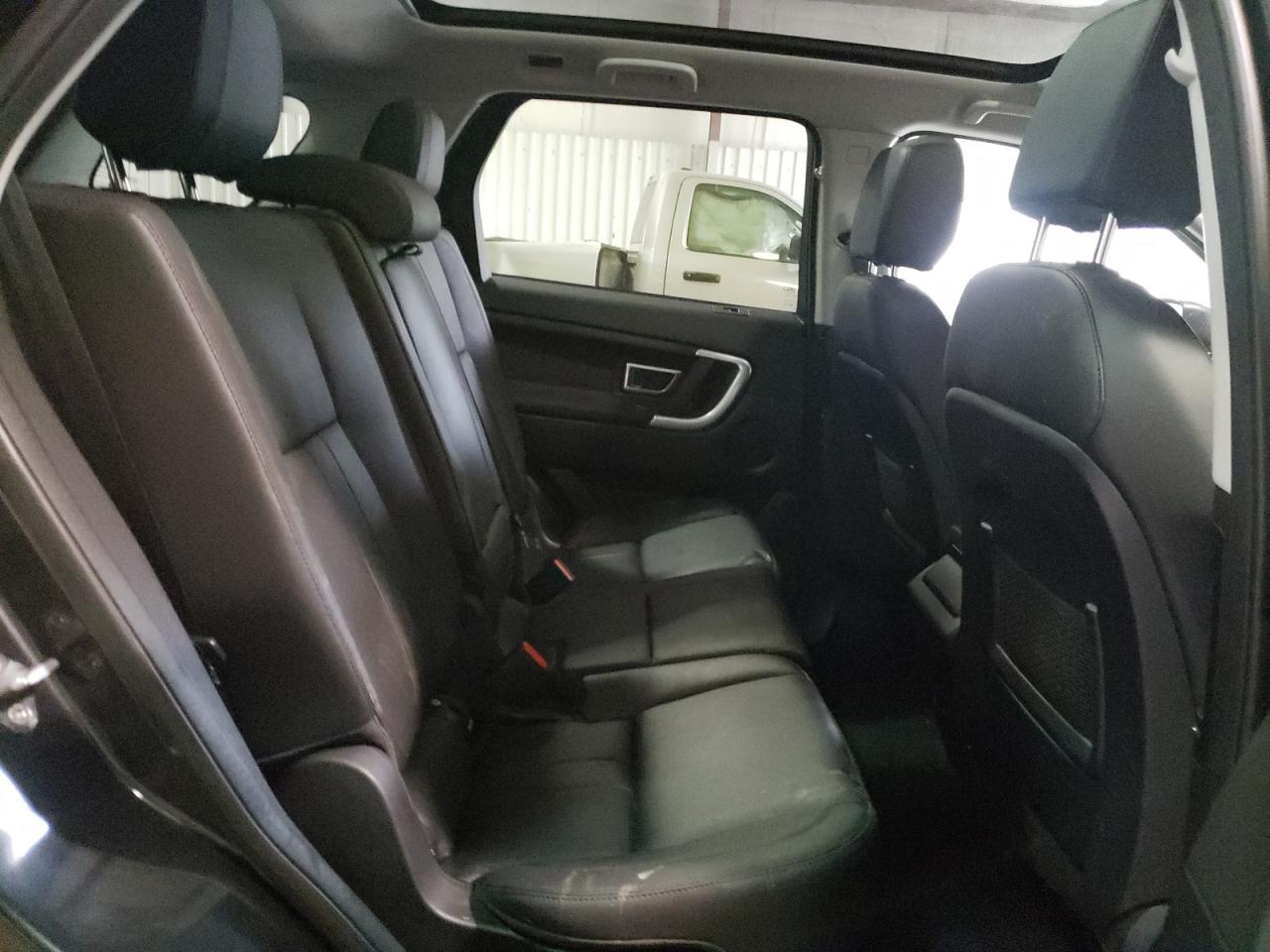 Photo 6 from auction – 2018 LAND ROVER DISCOVERY with VIN SALCR2RX3JH748509