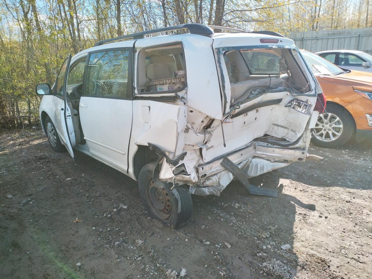Photo 9 from auction – 2005 TOYOTA SIENNA CE with VIN 5TDZA23C45S376601
