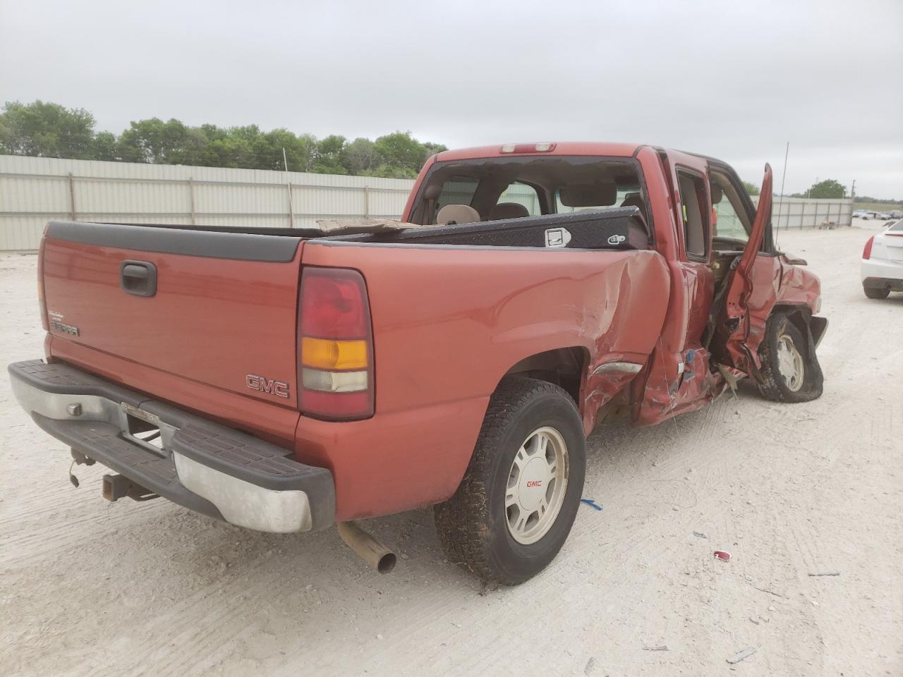 Photo 4 from auction – 2001 GMC NEW SIERRA with VIN 2GTEC19VX11271543